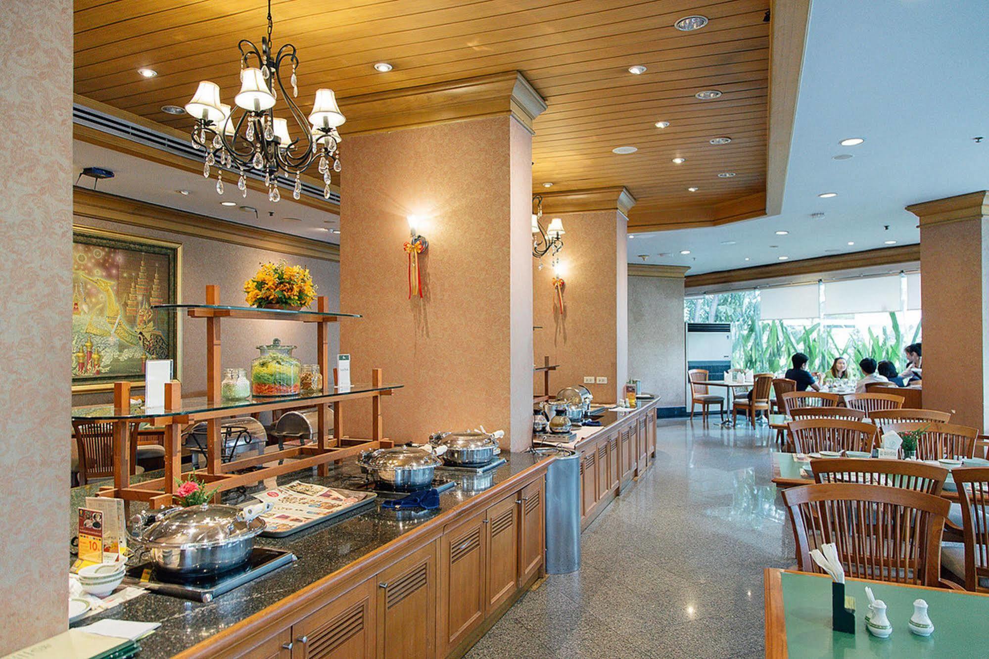 Grand Diamond Suites Hotel Бангкок Екстер'єр фото